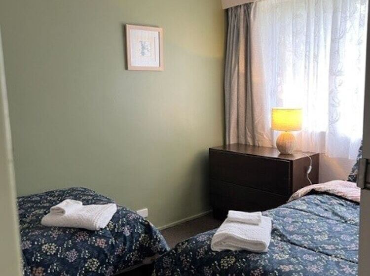 Семейный Номер, Riverbank Park Motel