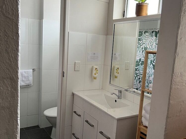 Номер Стандарт, Riverbank Park Motel