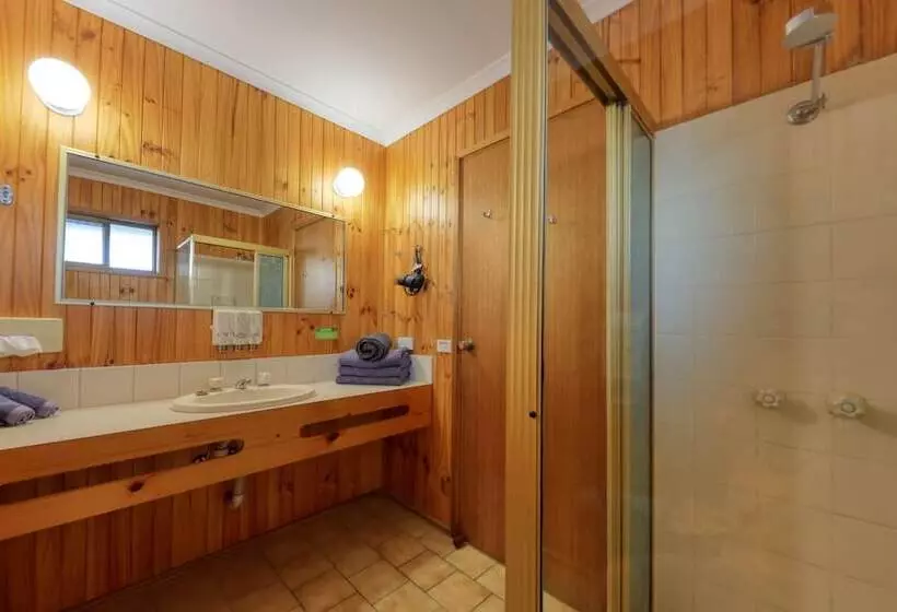 اتاق استاندارد, Country Roads Motor Inn