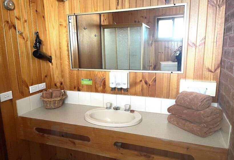 패밀리 룸, Country Roads Motor Inn