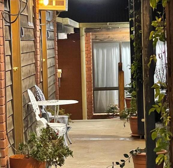 디럭스 룸, Country Roads Motor Inn