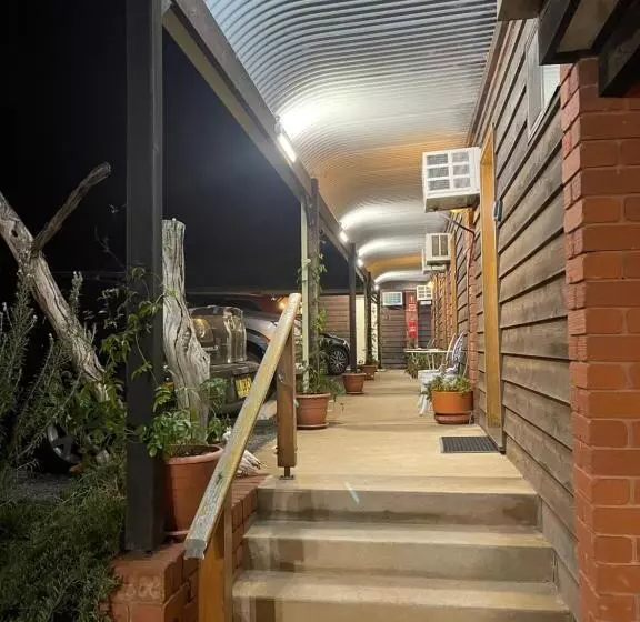اتاق سوپریور, Country Roads Motor Inn