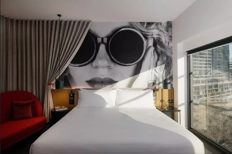 اتاق استاندارد با تخت بزرگ, Indigo Melbourne On Flinders, An Ihg