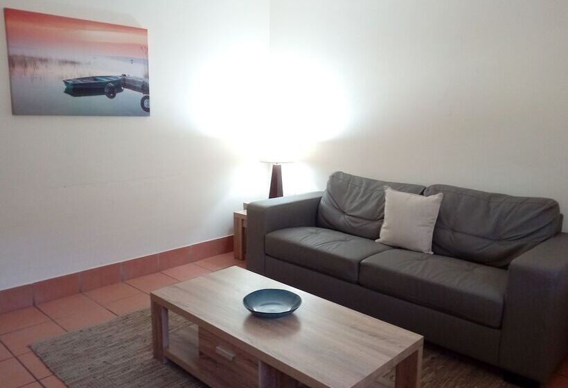 דירה משפחתית 2 חדרי שינה, Lake Central Cairns