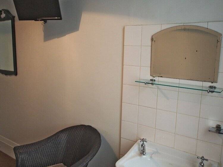 اتاق استاندارد سه تخته با سرویس بهداشتی مشترک, Grand Hotel Sydney