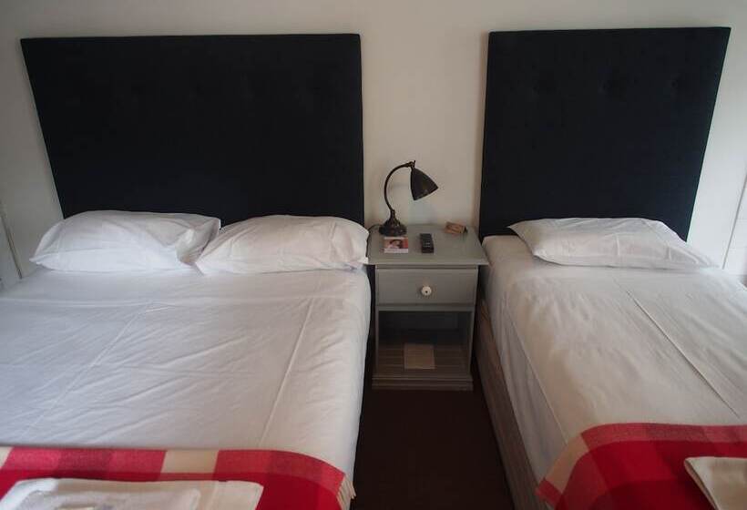 اتاق استاندارد سه تخته با سرویس بهداشتی مشترک, Grand Hotel Sydney