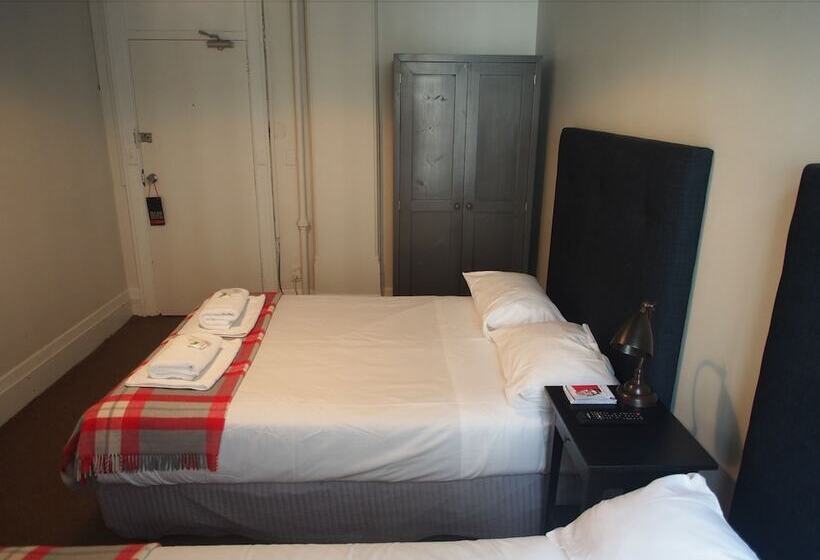 اتاق استاندارد سه تخته با سرویس بهداشتی مشترک, Grand Hotel Sydney