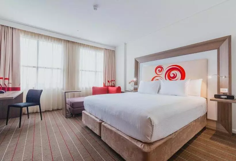 اتاق لوکس با تخت بزرگ, Novotel Melbourne Glen Waverley