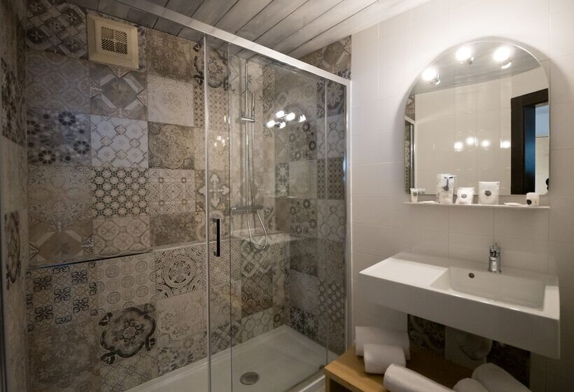 اتاق استاندارد سه نفره, Family Hotel Schloss Rosenegg