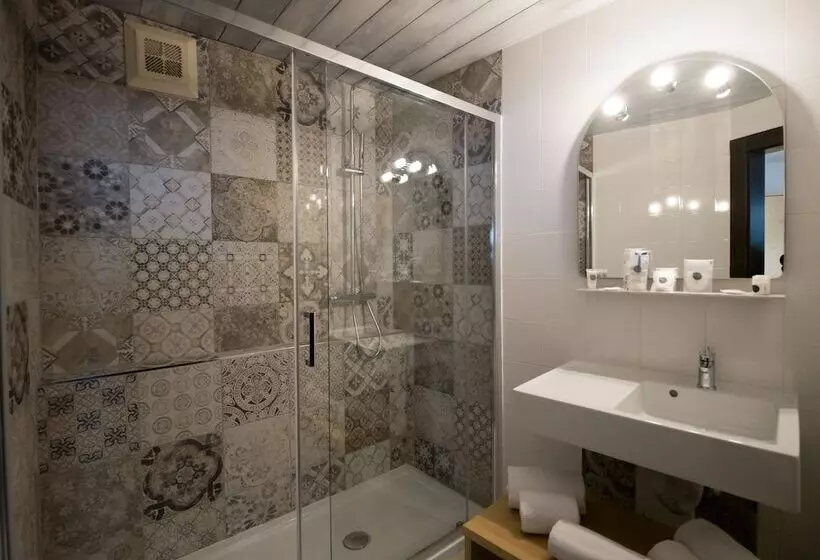 اتاق استاندارد سه نفره, Family Hotel Schloss Rosenegg
