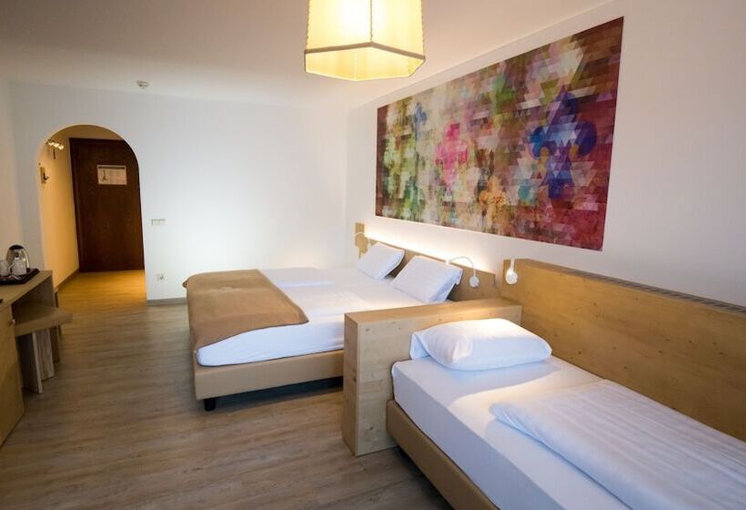 Номер Стандарт Трехместный, Family Hotel Schloss Rosenegg