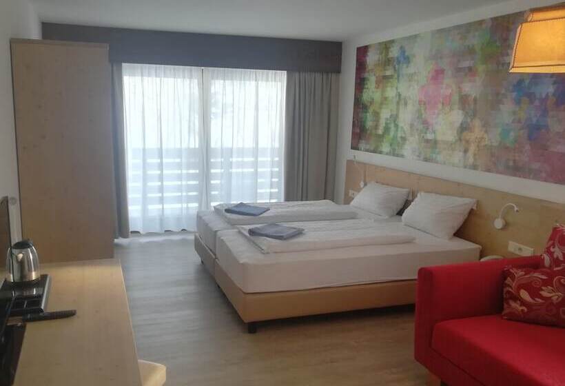 Номер Стандарт Трехместный, Family Hotel Schloss Rosenegg