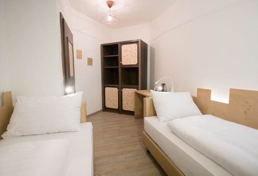 سوئیت خانواده 2 خوابه, Family Hotel Schloss Rosenegg