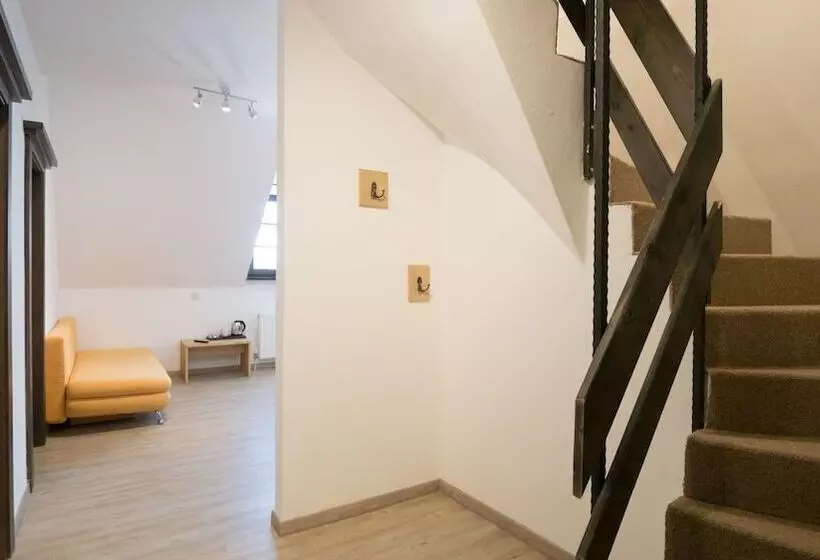 سوئیت خانواده 2 خوابه, Family Hotel Schloss Rosenegg