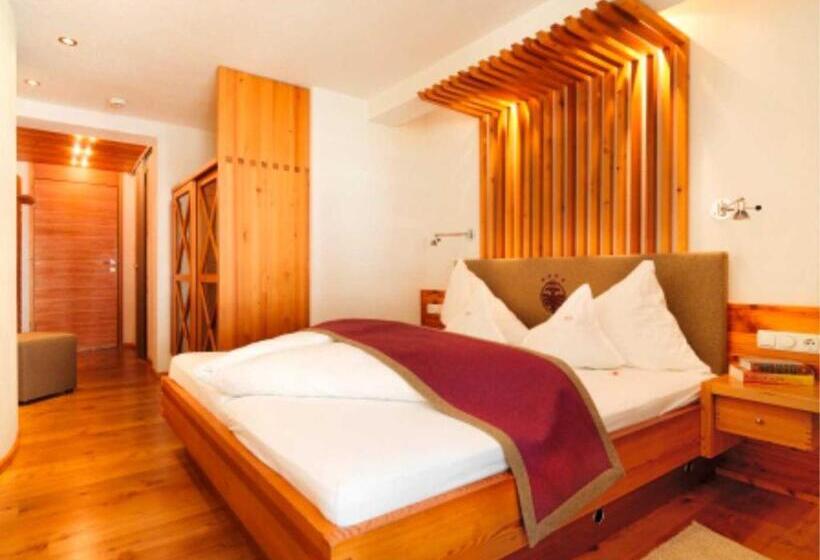 Номер Стандарт, Goldener Adler Im Sommer Silvretta Card Premium Inkludiert