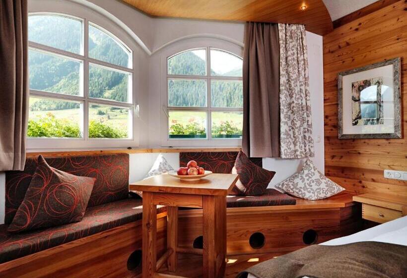 Номер Стандарт, Goldener Adler Im Sommer Silvretta Card Premium Inkludiert