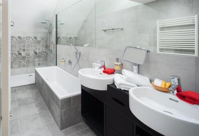 Номер Deluxe, Goldener Adler Im Sommer Silvretta Card Premium Inkludiert