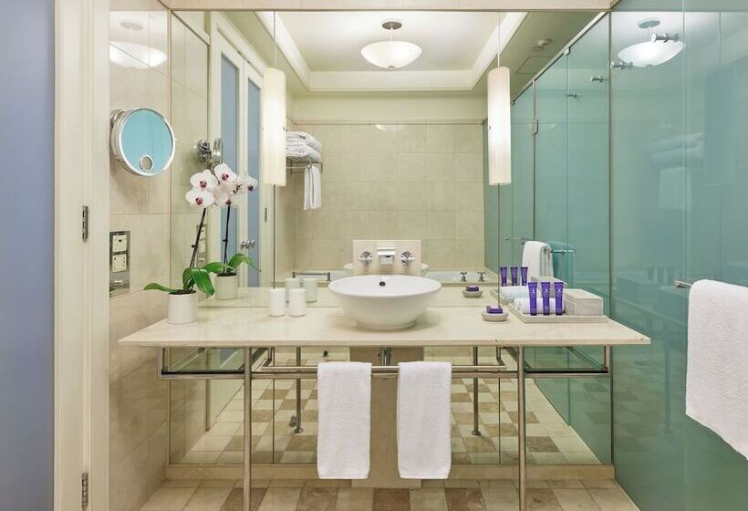 Номер Superior, The Fullerton Hotel Sydney