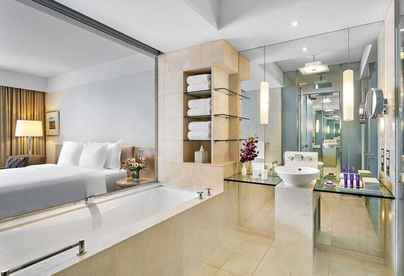 Номер Deluxe, The Fullerton Hotel Sydney