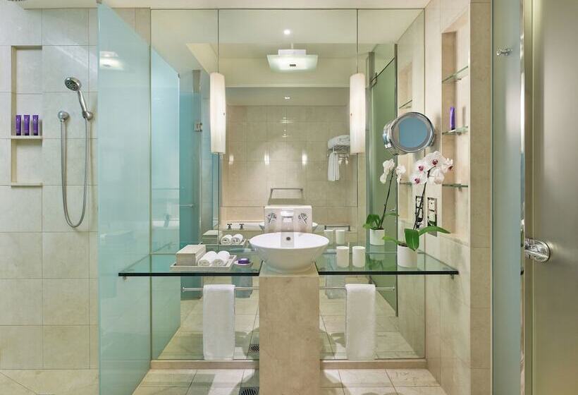 Номер Deluxe, The Fullerton Hotel Sydney