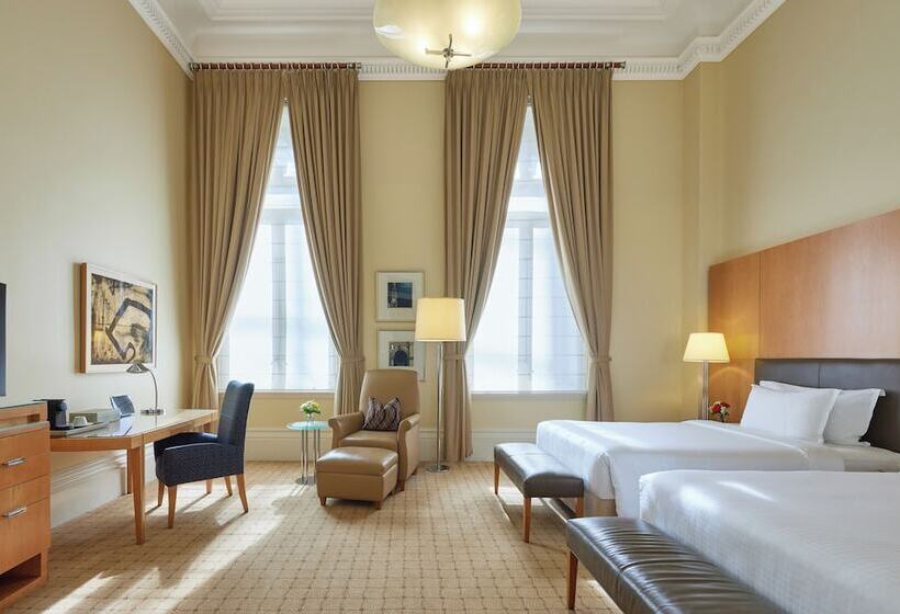 Номер Deluxe, The Fullerton Hotel Sydney