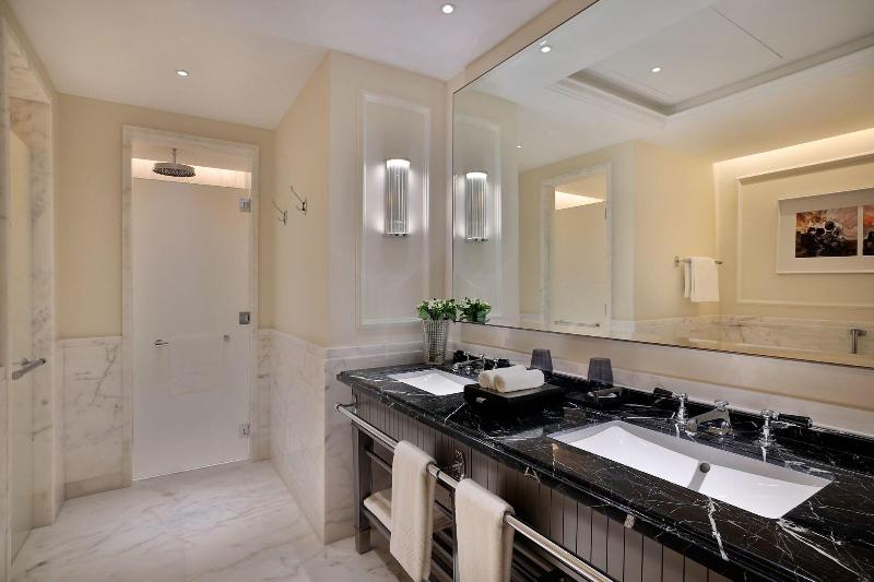 استودیوی استاندارد, The Lurline Randwick