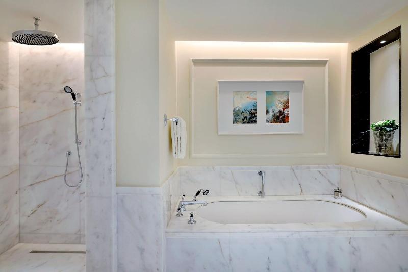 استودیوی استاندارد, The Lurline Randwick