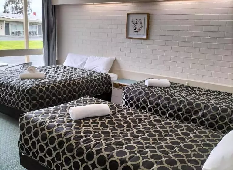 Perhehuone, Wangaratta Motor Inn
