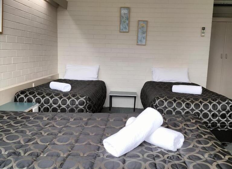 패밀리 룸, Wangaratta Motor Inn