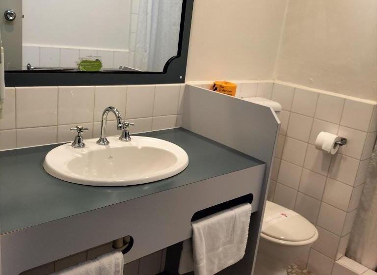 חדר משפחתי, Wangaratta Motor Inn