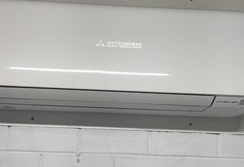 חדר משפחתי, Wangaratta Motor Inn