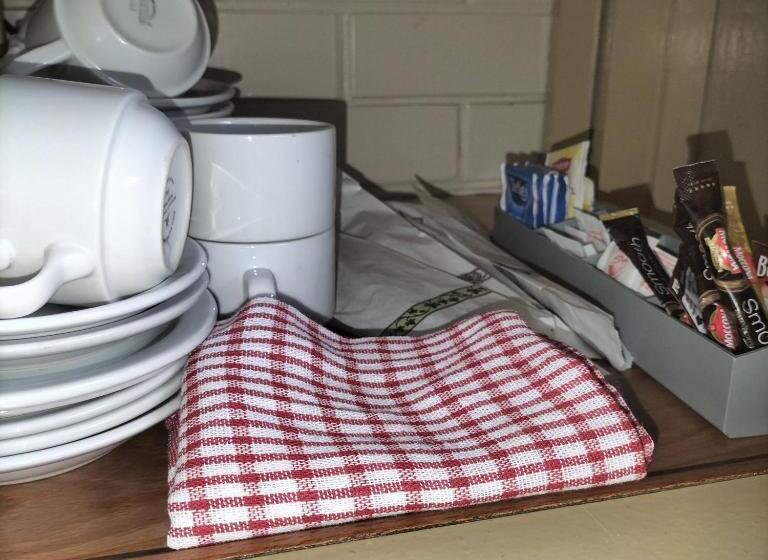 חדר סטנדרט לשלושה, Wangaratta Motor Inn