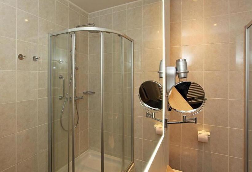 デラックスルーム, Ambassador