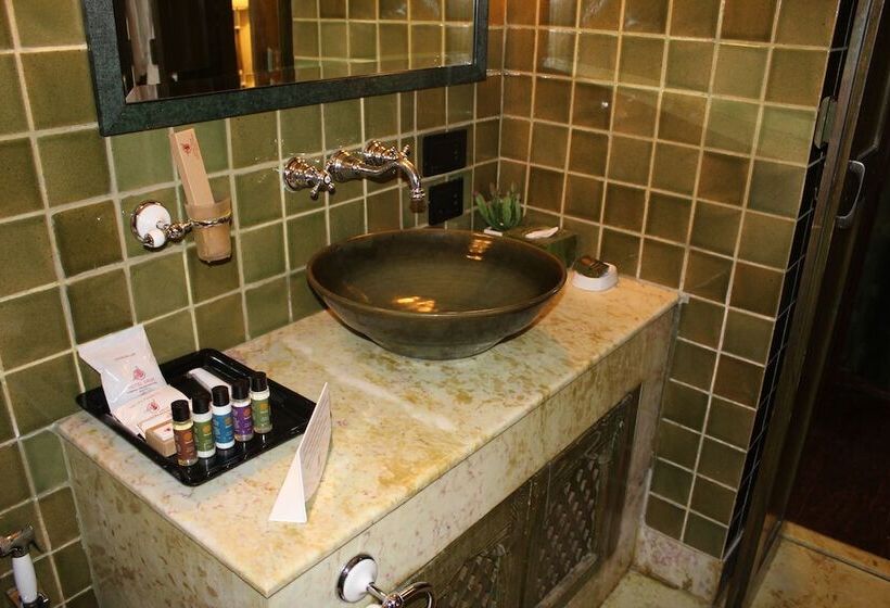 اتاق لوکس, Druk