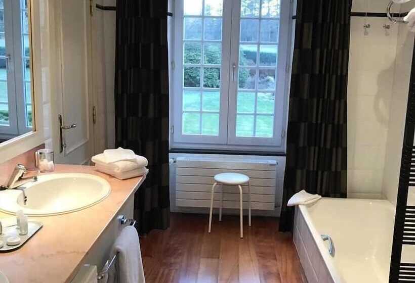 스탠다드 룸, Hostellerie Le Prieuré De Conques