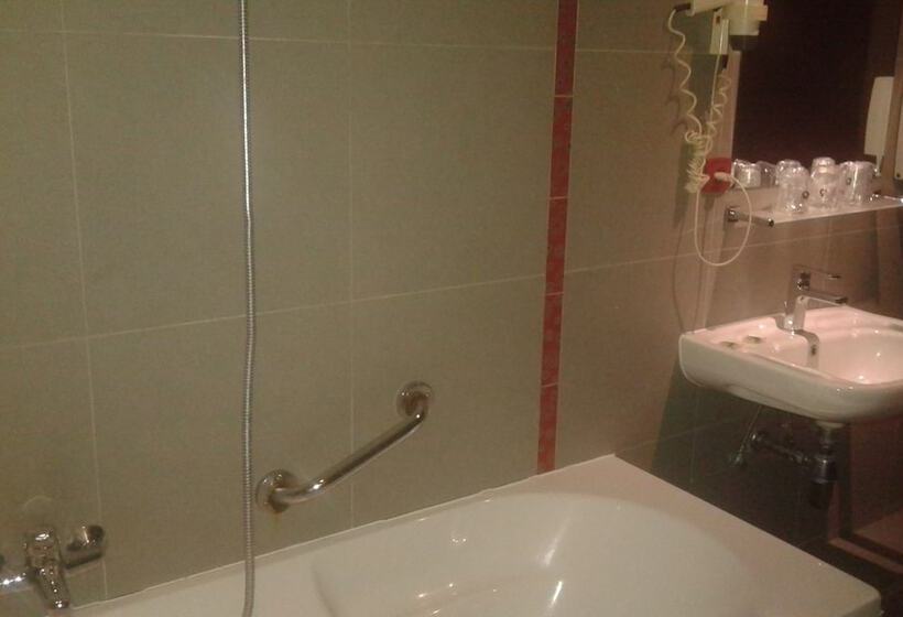 스탠다드 트리플 룸, Prince De Liege