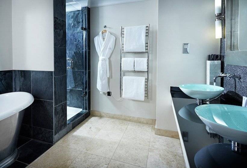 جناح جونيور, Alexander House Hotel & Utopia Spa