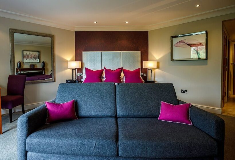 جناح جونيور, Alexander House Hotel & Utopia Spa