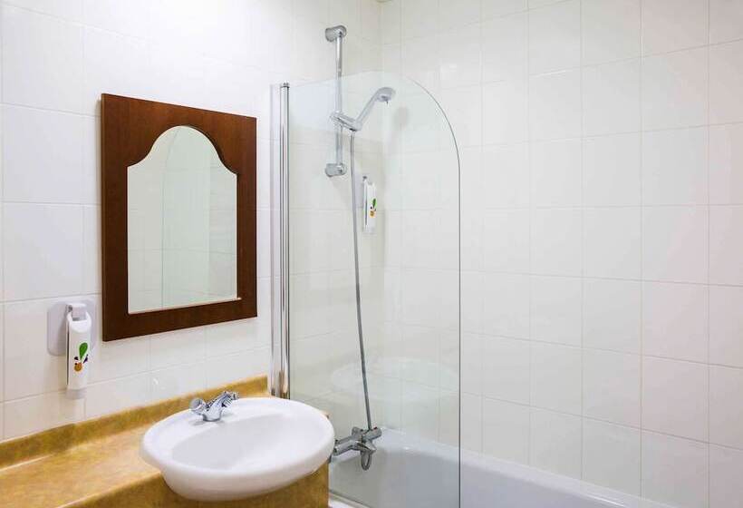 Номер Стандарт, Garner Reading City Centre By Ihg