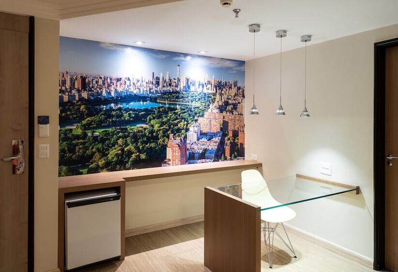 غرفة سوبيريور, Manhattan Plaza