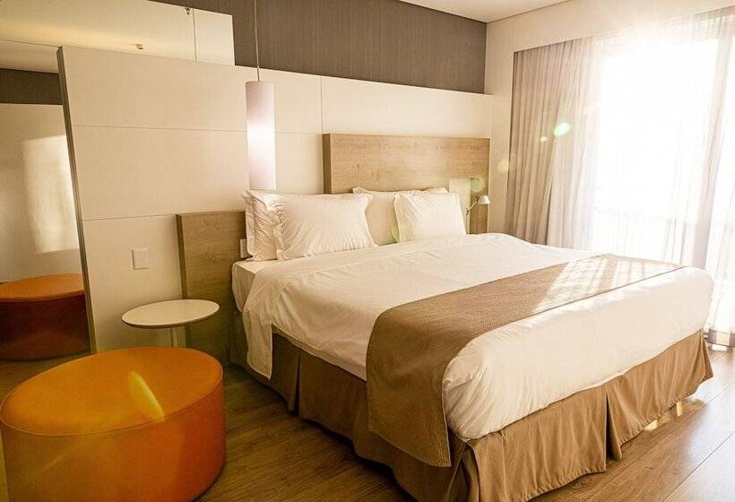 غرفة سوبيريور, Manhattan Plaza