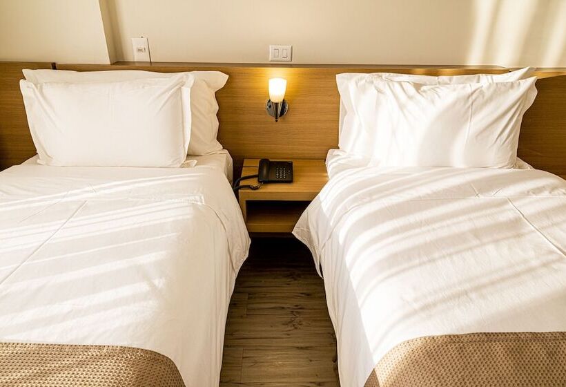 غرفة سوبيريور فردية, Manhattan Plaza