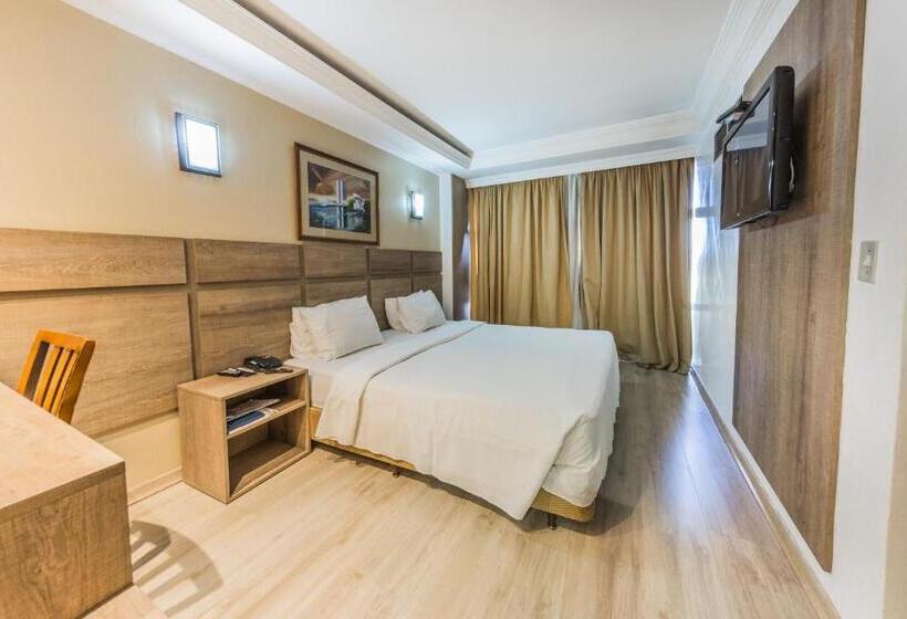 豪华单人间, Phenícia Bittar