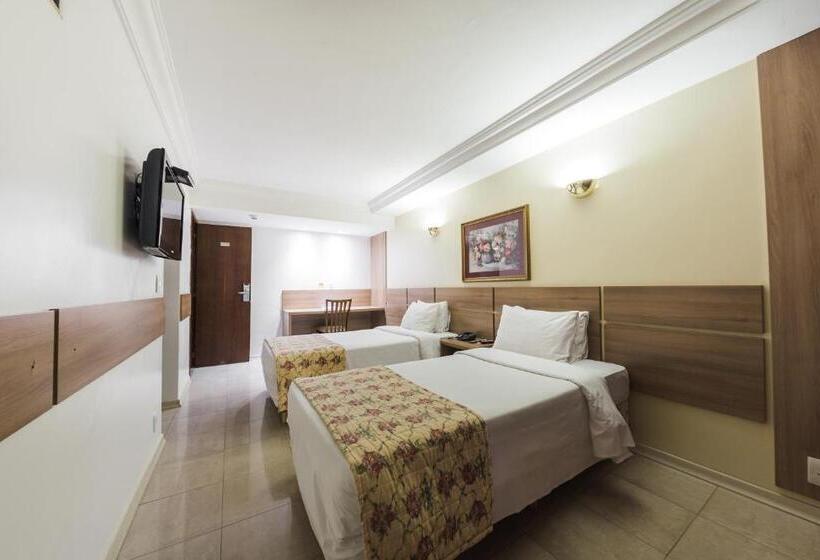 豪华房间, Phenícia Bittar