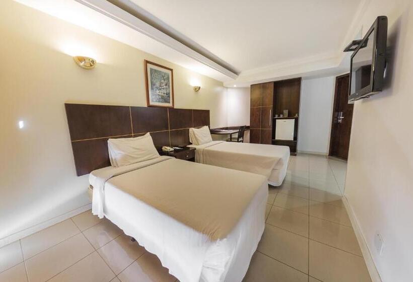 豪华房间, Phenícia Bittar