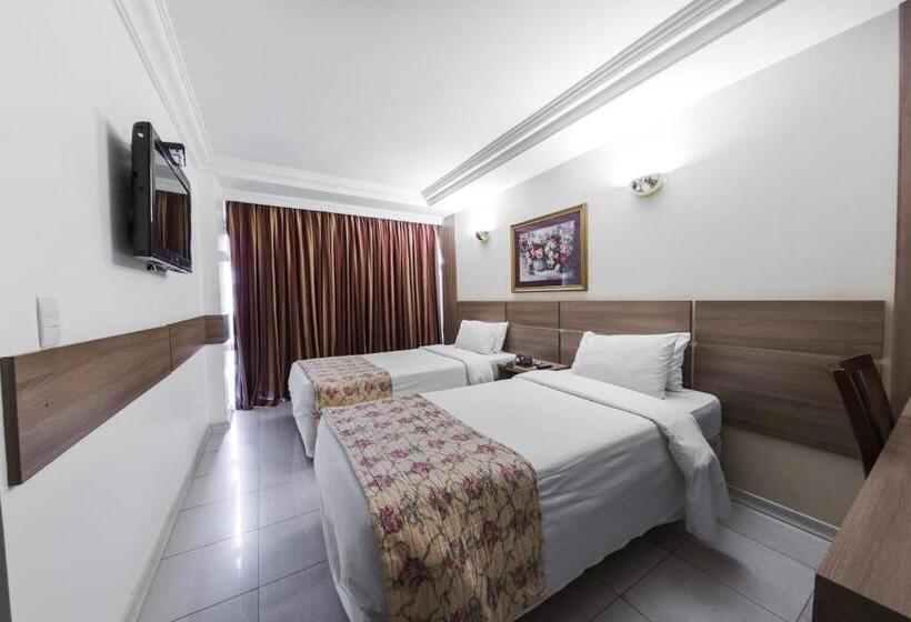 豪华房间, Phenícia Bittar