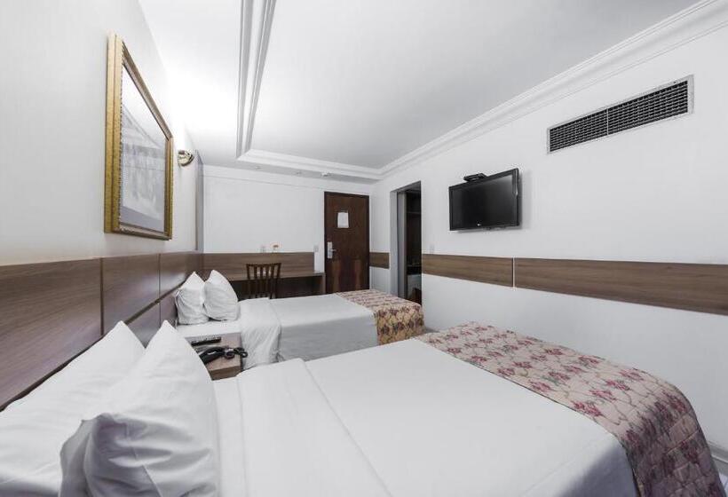 豪华房间, Phenícia Bittar