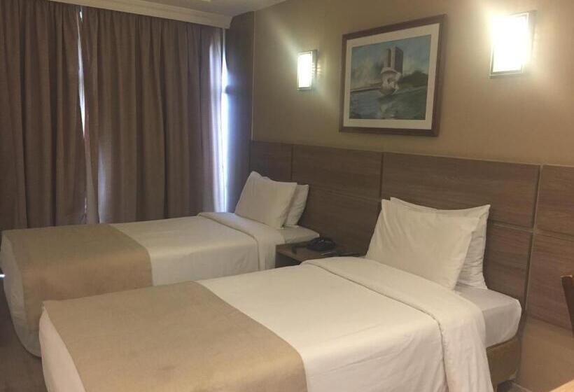 豪华房间, Phenícia Bittar