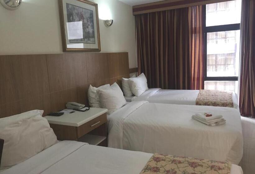 豪华三人间, Phenícia Bittar