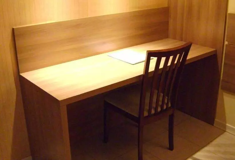 デラックスルーム, Phenícia Bittar